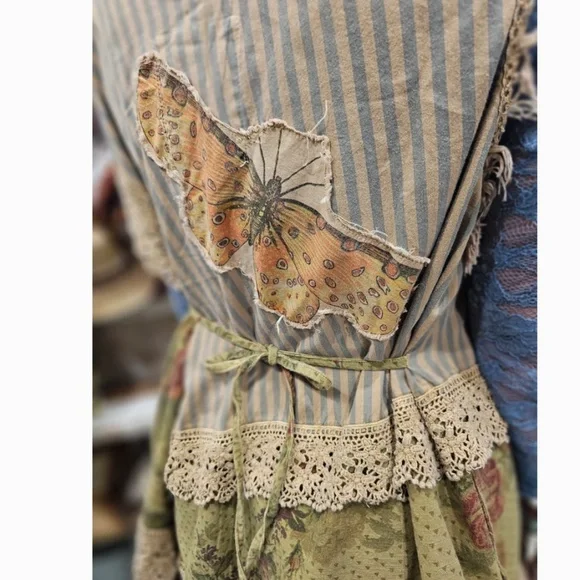 A Rare Bird Floral Butterfly Print Lace Frayed Hem Shirt Dress - Picture 4 of 5